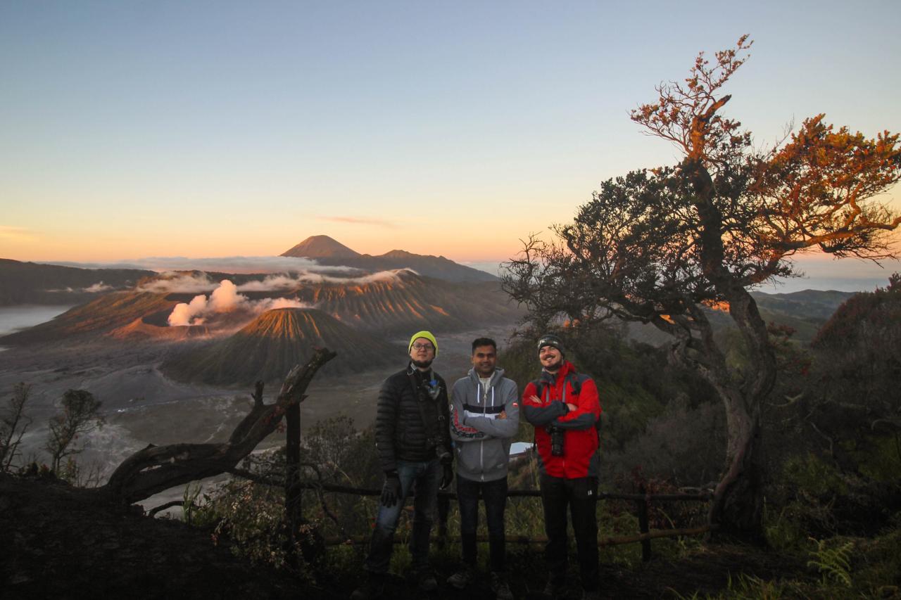 Bromo taman nasional malang timur tengger semeru ranu kumbolo surabaya gunung malam paket java pakej percutian terbaik bbg terletak eksotis